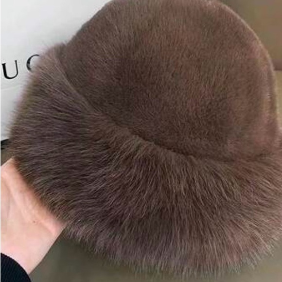 BRAND NEW Women's Winter BROWN  Plush Bucket Hat, - Picture 2 of 2